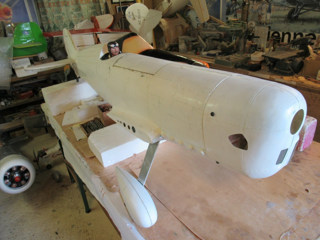 Capot moteur , découpe emplacement carburateur - ZG62cc