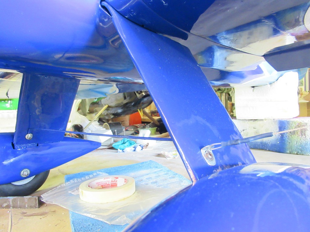 Attache de Hauban inférieur  sur le train