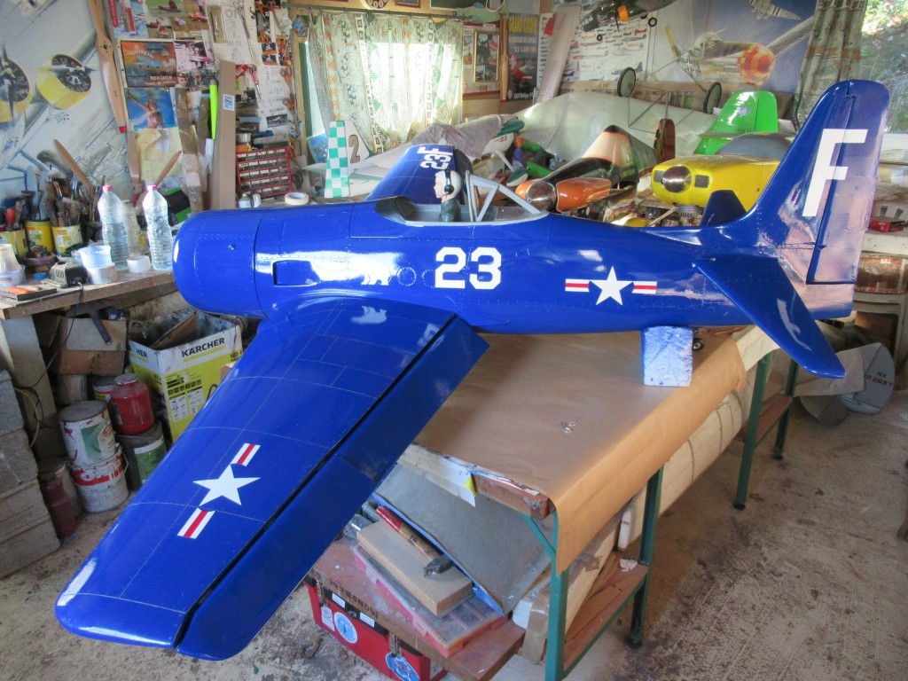 F8F Bearcat, Sortie de peinture, Assemblage des ailes