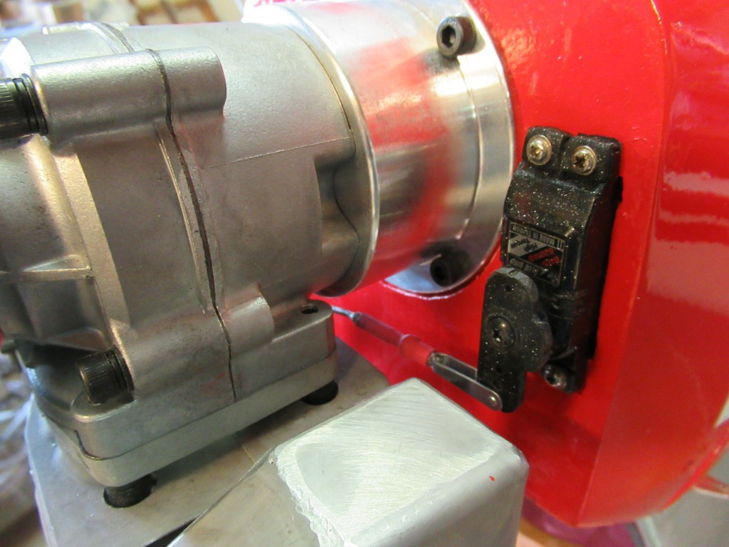 Coté servos , chape standard M3 -  tige  de commande  en CAP de 2,5mm 