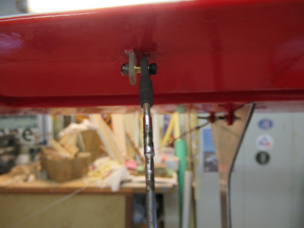 Tige de liaison  des ailerons CAP de 2,5mm + chape à rotule  à Axe de 2,5mm