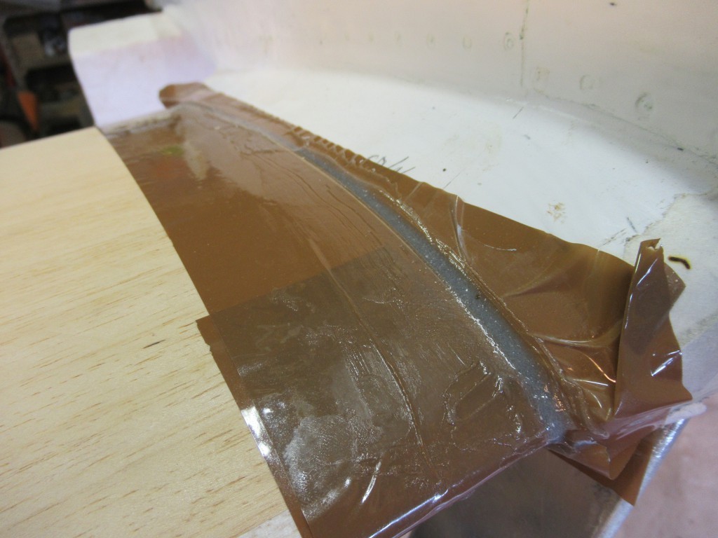 Ajustage du profil d'aile  sur le karman  du fuselage