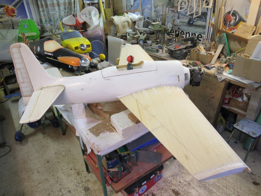 Assemblage des ailes / dièdre 115mm par aile