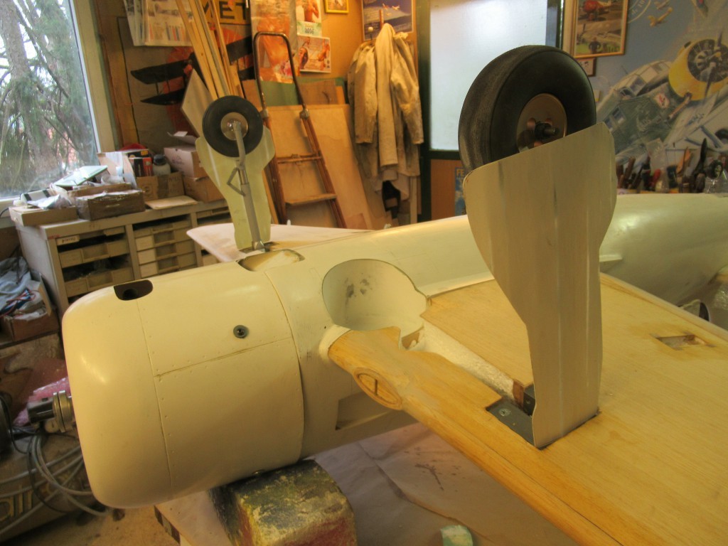 Pose provisoir des habillages de jambes afin de prévoir leurs fixations