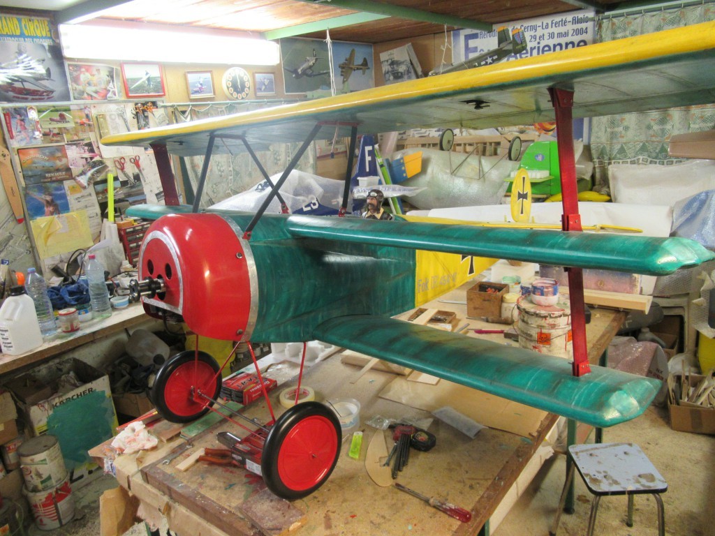 A ce stade , le Fokker pèse 15,400kgs