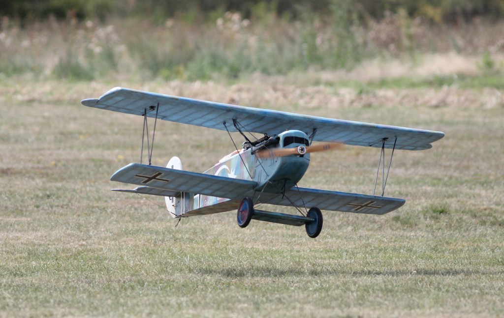 Décollage du Fokker  face au vent.