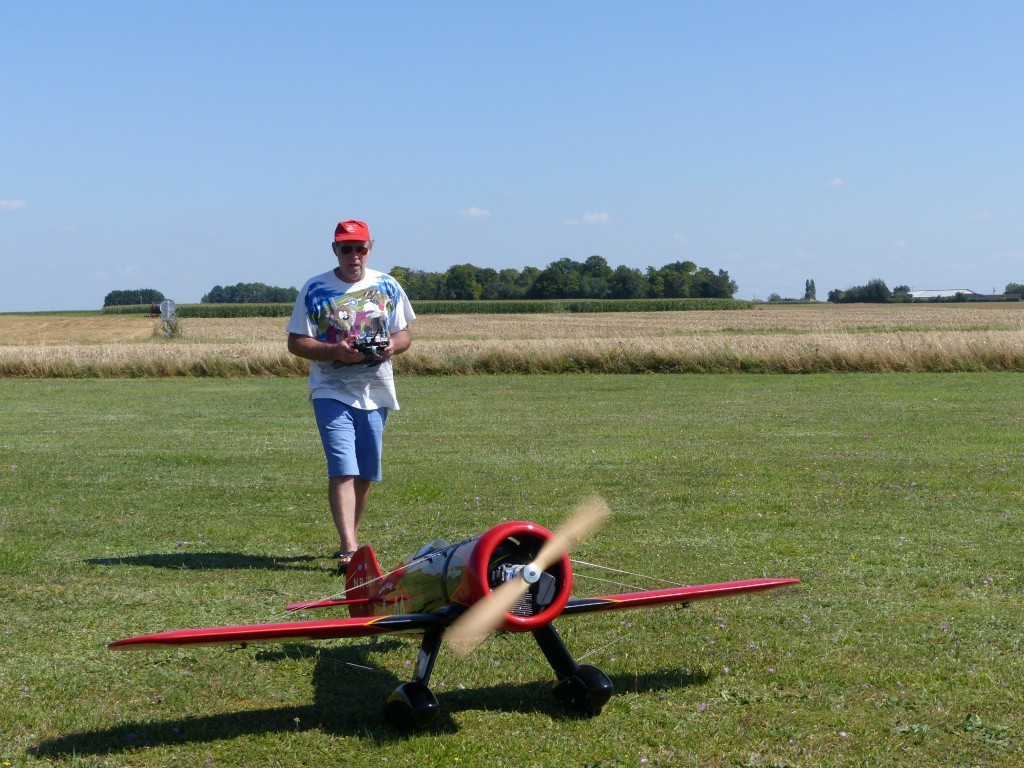 L'hélice fiala 24x8 convient mieux  pour le rodage du Titan 62cc