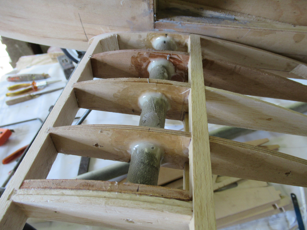 Fourreau d'aile basse ,  collé  sur une face à l'époxy 