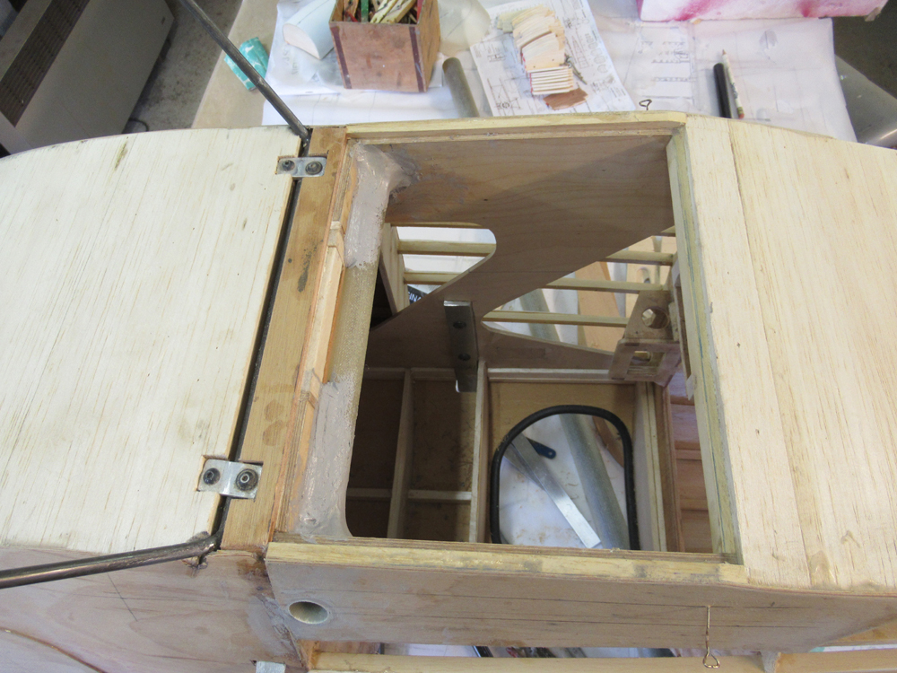 La trappe d'accès du dessous du fuselage , 