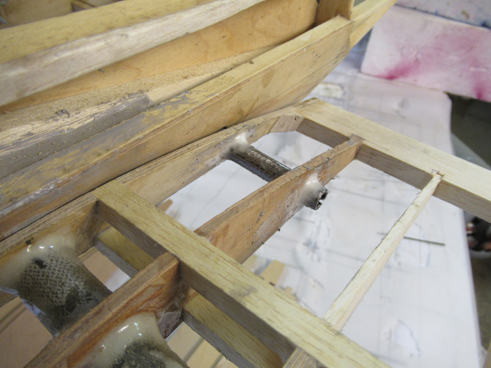 Téton d'aile basse  en tube acier 8mm