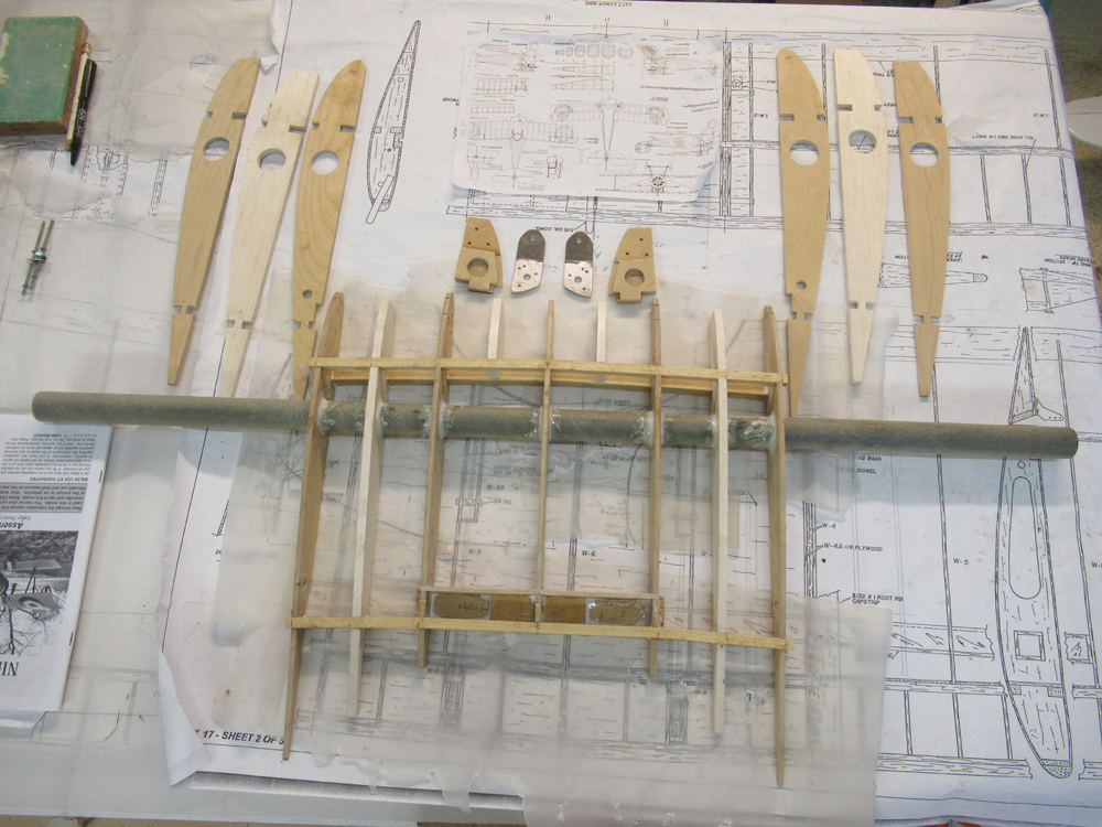 Collage époxy du fourreau de Clé d'aile en carbone diamètre 30mm