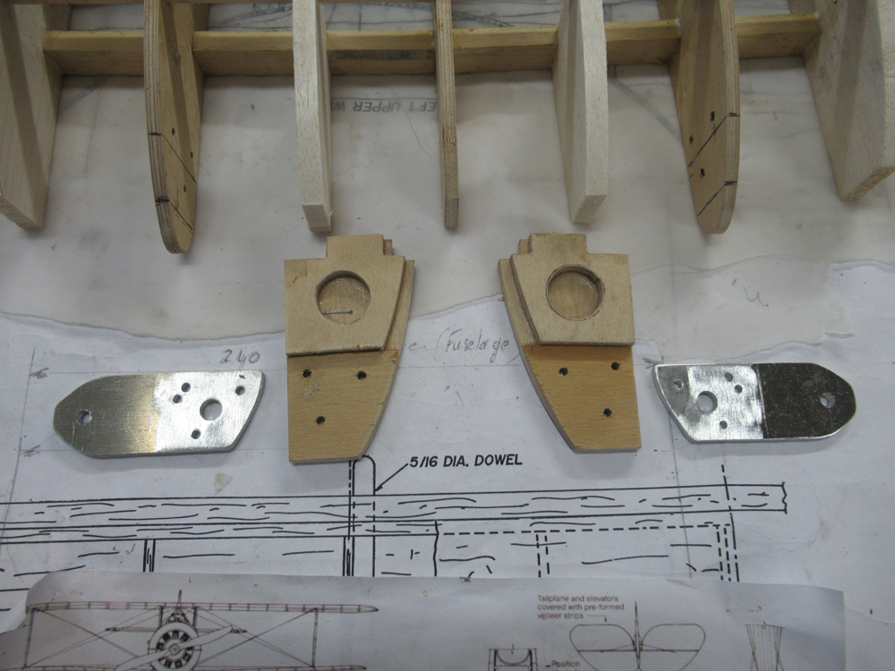 Fabrication des  Pattes  centrales de fixation de l'aile haute en alu 4G ép 4mm