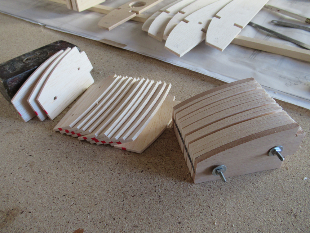 Ensemble des têtes de nervures de l'aile haute balsa 30/10 ème