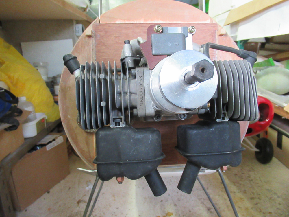 En prévision du centrage , pose des échappements de série du 74 cc