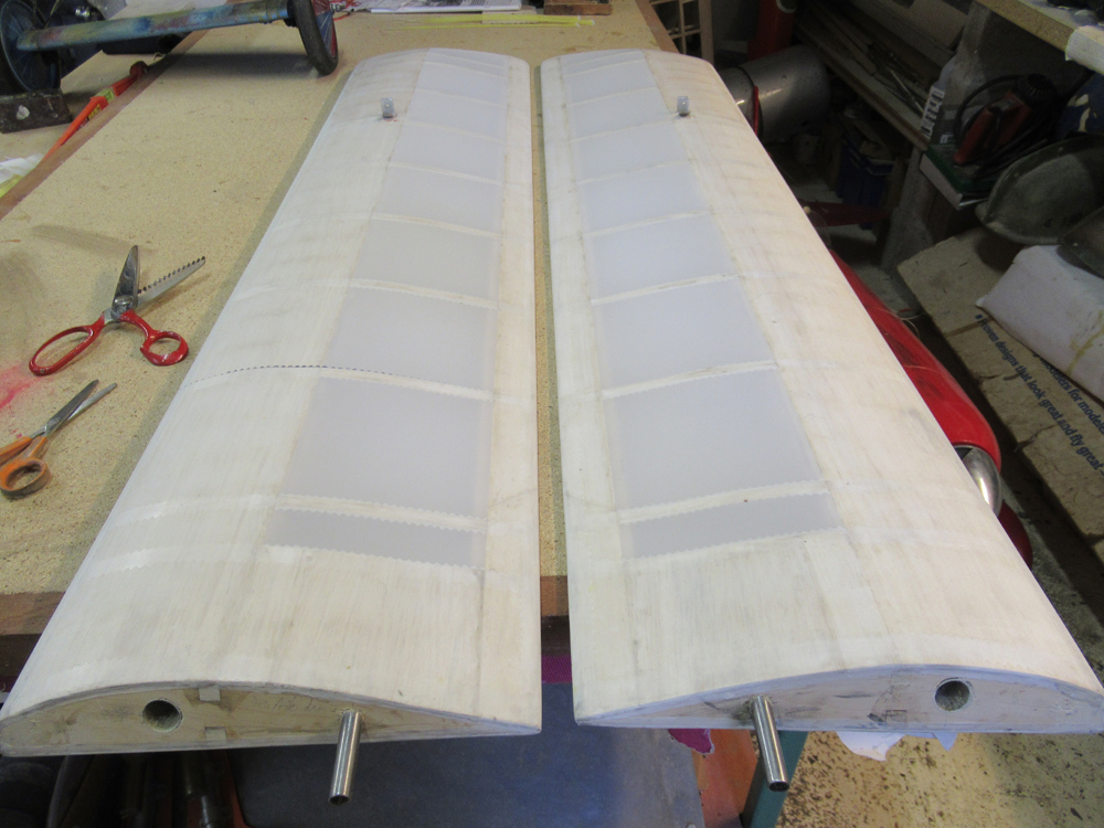 Entoilage des ailes basse  au Diacov