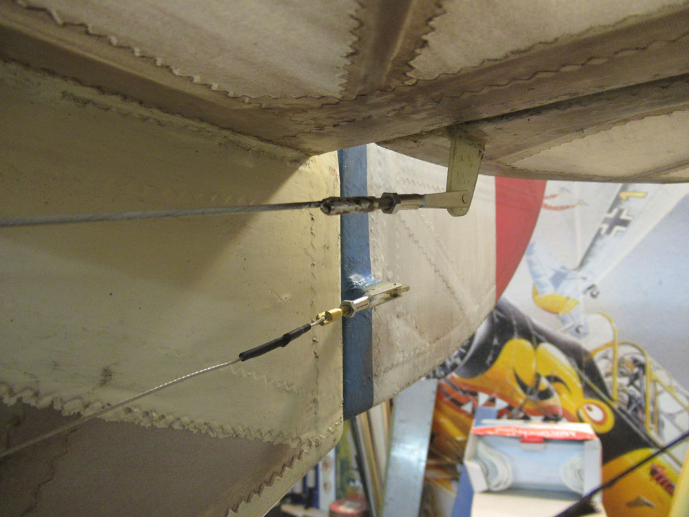 Commande par cable aller/retour  pour les trois gouvernes