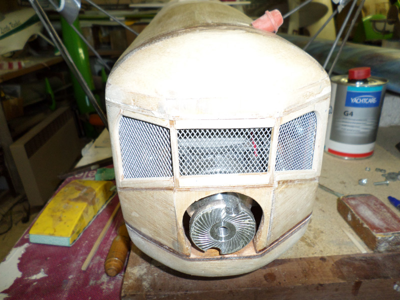 Calandre Grillagée du capot moteur